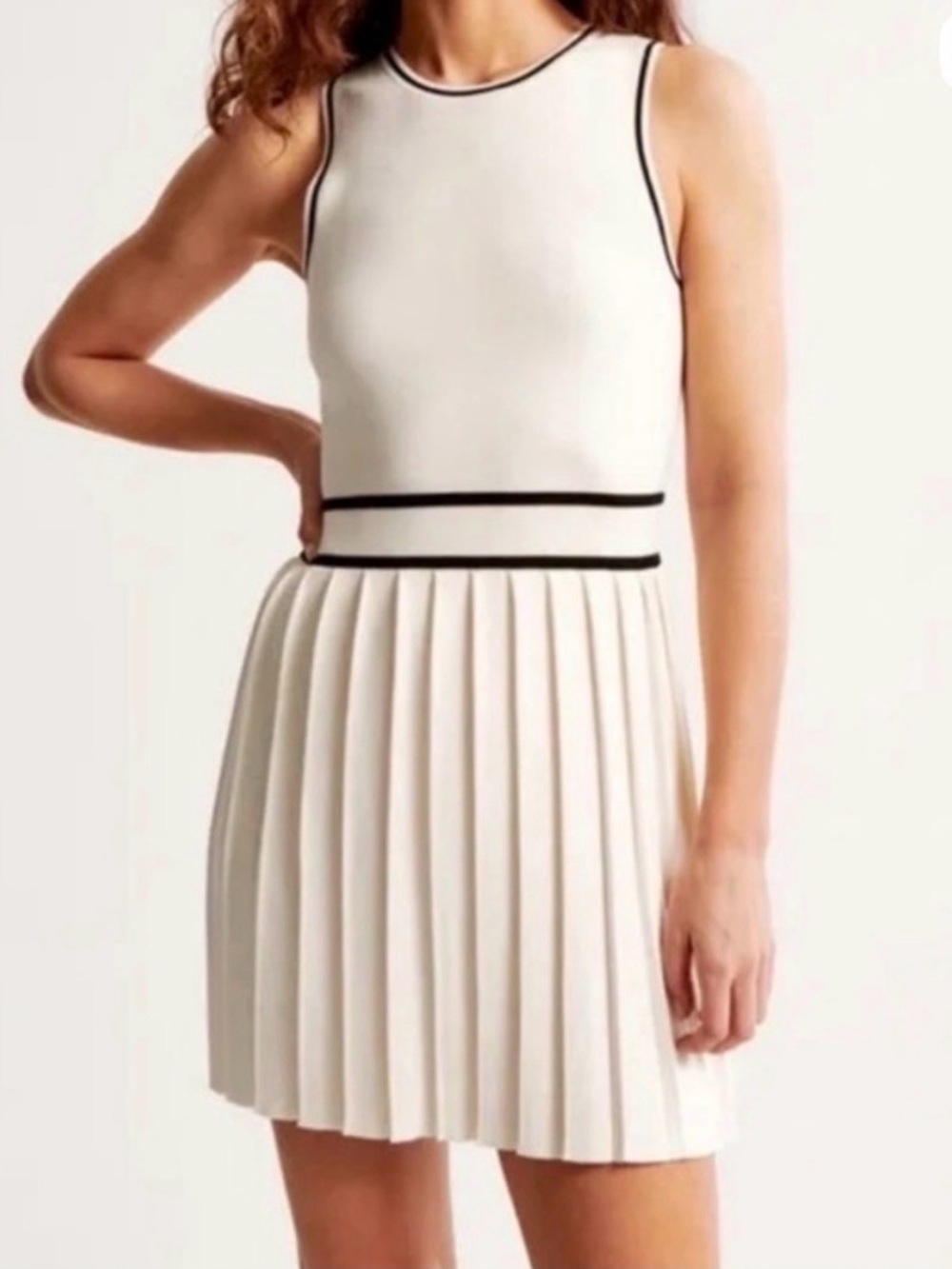 Abercrombie & Fitch Cream Sleeveless Pleated Dress with Black Trim Medium Tall
